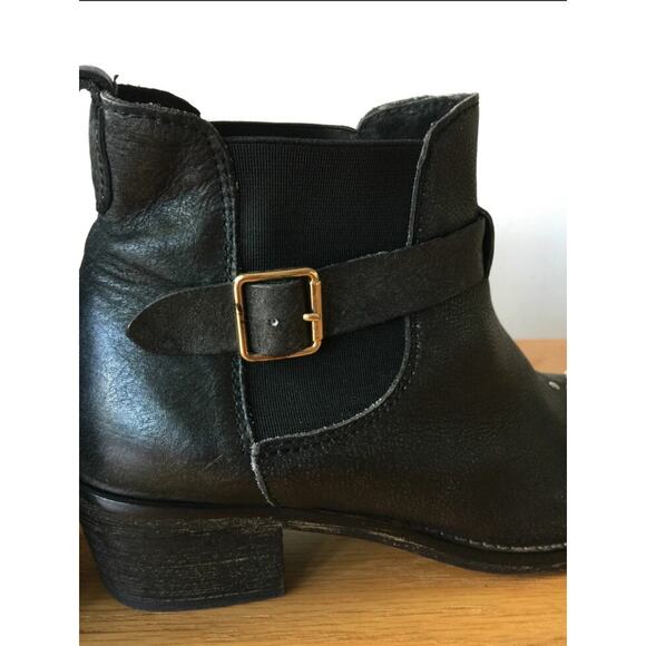 WOMENS BLACK LEATHER CHELSEA STYLE STUDDED ANKLE BOOTS EUR39 - Picture 3 of 3